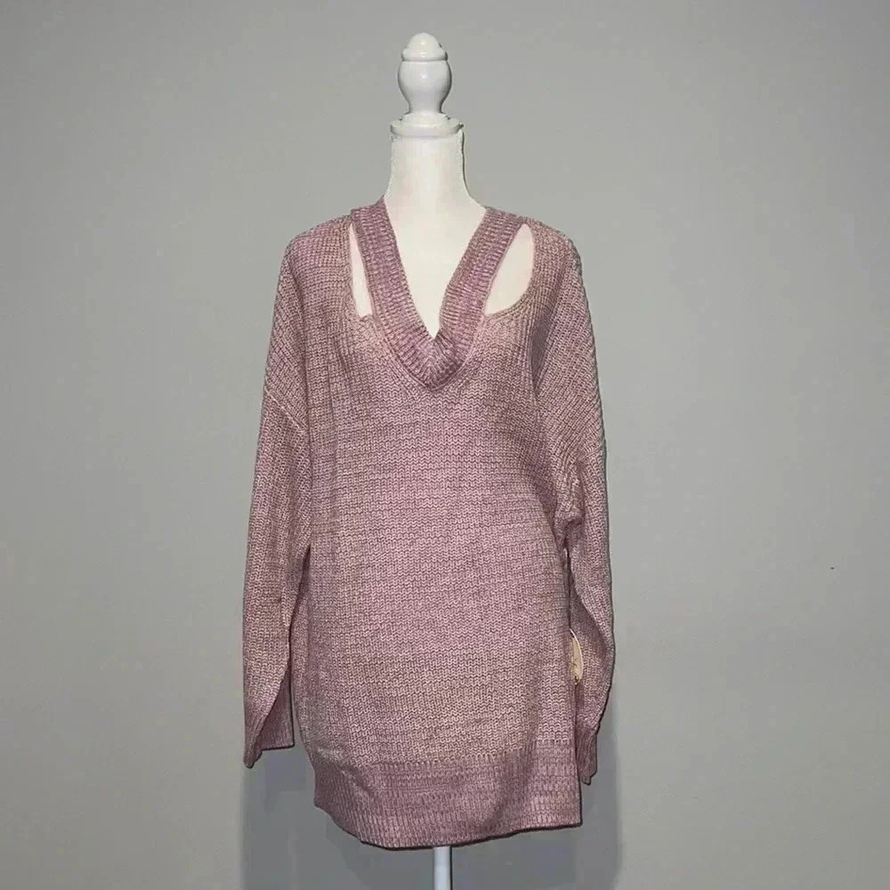 Midis Curvy Purple Cut Out Sweater.​​